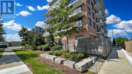 110 - 11611 Yonge Street W, Richmond Hill, ON - Outdoor