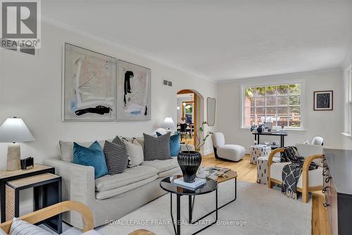 470 Albertus Avenue, Peterborough (Monaghan), ON - Indoor Photo Showing Living Room