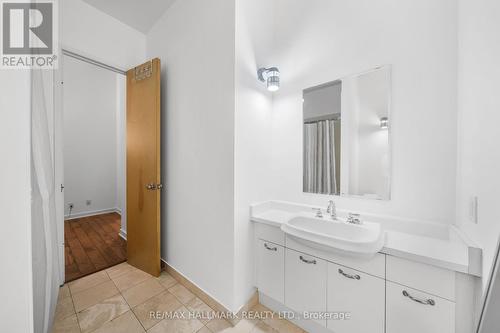 401 - 135 Dalhousie Street, Toronto (Church-Yonge Corridor), ON - Indoor Photo Showing Bathroom