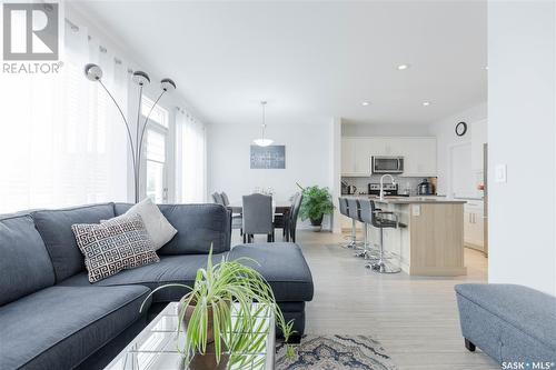 414 Kensington Boulevard, Saskatoon, SK - Indoor Photo Showing Living Room