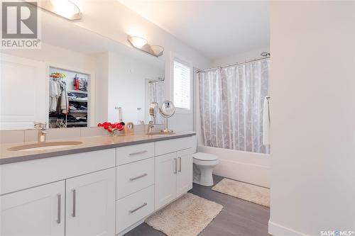 414 Kensington Boulevard, Saskatoon, SK - Indoor Photo Showing Bathroom