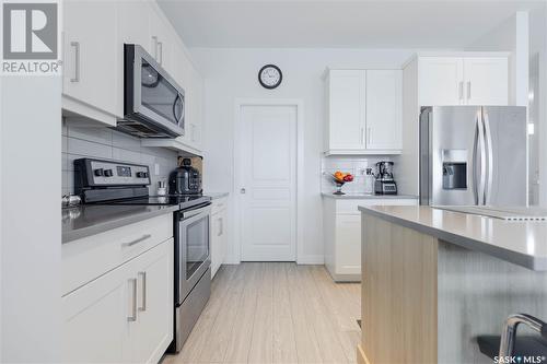 414 Kensington Boulevard, Saskatoon, SK - Indoor Photo Showing Kitchen With Stainless Steel Kitchen