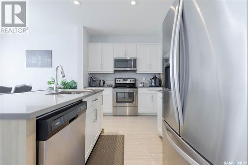 414 Kensington Boulevard, Saskatoon, SK - Indoor Photo Showing Kitchen With Stainless Steel Kitchen With Upgraded Kitchen