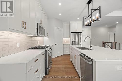 483 Motz Boulevard, South Huron (Exeter), ON - Indoor Photo Showing Kitchen With Double Sink With Upgraded Kitchen