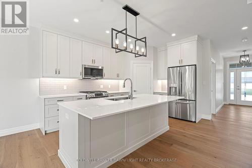 483 Motz Boulevard, South Huron (Exeter), ON - Indoor Photo Showing Kitchen With Double Sink With Upgraded Kitchen