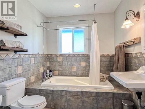 9465 Angus Drive, Coldstream, BC - Indoor Photo Showing Bathroom