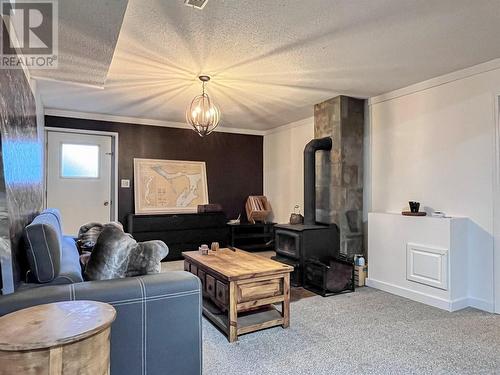 9465 Angus Drive, Coldstream, BC - Indoor Photo Showing Living Room