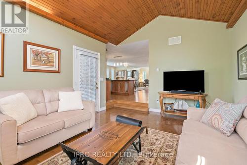 414 4Th Street S, Hanover, ON - Indoor Photo Showing Living Room