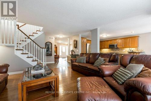 251 Farley Drive, Guelph (Pine Ridge), ON - Indoor Photo Showing Living Room