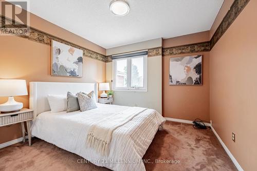 16 Brownridge Court, Brampton, ON - Indoor Photo Showing Bedroom