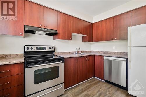 29 Pixley Private, Ottawa, ON - Indoor Photo Showing Kitchen