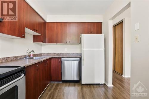 29 Pixley Private, Ottawa, ON - Indoor Photo Showing Kitchen