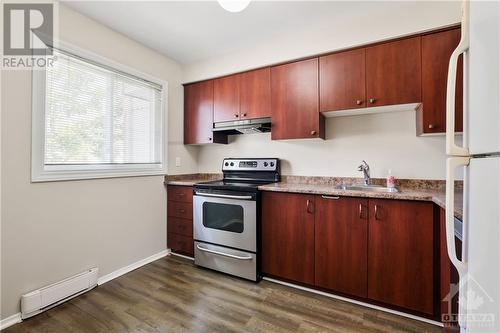 29 Pixley Private, Ottawa, ON - Indoor Photo Showing Kitchen