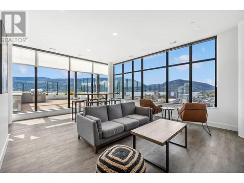 1471 St Paul Street Unit# 708, Kelowna, BC - Indoor Photo Showing Living Room