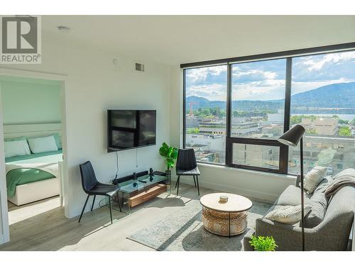 1471 St Paul Street Unit# 708, Kelowna, BC - Indoor Photo Showing Living Room