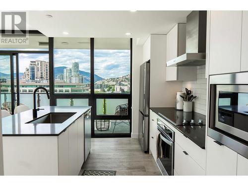 1471 St Paul Street Unit# 708, Kelowna, BC - Indoor Photo Showing Kitchen With Stainless Steel Kitchen With Upgraded Kitchen