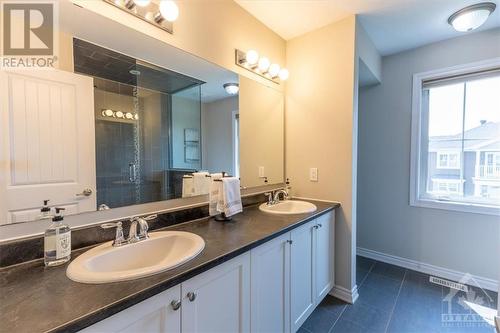 401 Meadowhawk Crescent, Ottawa, ON - Indoor Photo Showing Bathroom