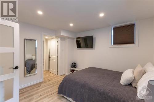 401 Meadowhawk Crescent, Ottawa, ON - Indoor Photo Showing Bedroom