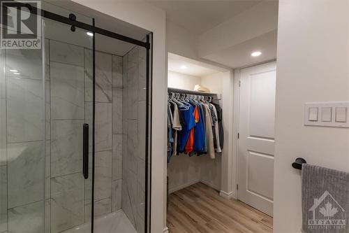 401 Meadowhawk Crescent, Ottawa, ON - Indoor Photo Showing Bathroom