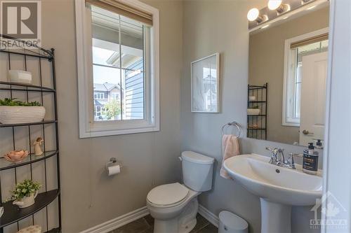 401 Meadowhawk Crescent, Ottawa, ON - Indoor Photo Showing Bathroom