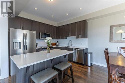 401 Meadowhawk Crescent, Ottawa, ON - Indoor Photo Showing Kitchen With Stainless Steel Kitchen