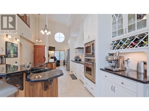 250 Marina Way Unit# 804, Penticton, BC - Indoor Photo Showing Kitchen