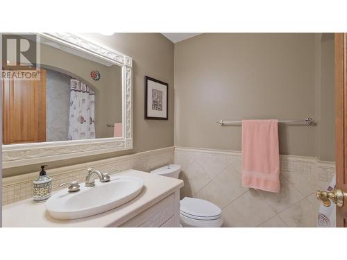 250 Marina Way Unit# 804, Penticton, BC - Indoor Photo Showing Bathroom