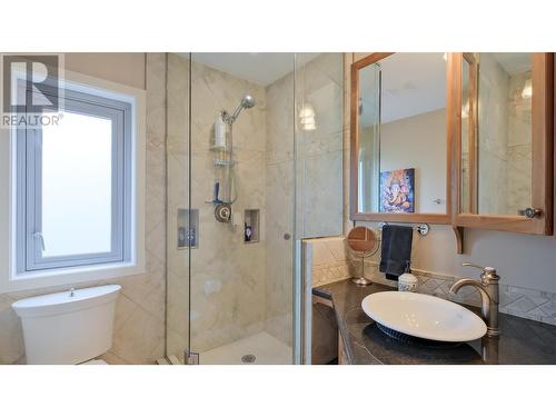 250 Marina Way Unit# 804, Penticton, BC - Indoor Photo Showing Bathroom