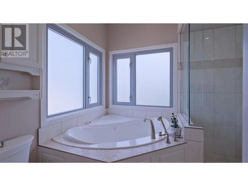 250 Marina Way Unit# 804, Penticton, BC - Indoor Photo Showing Bathroom