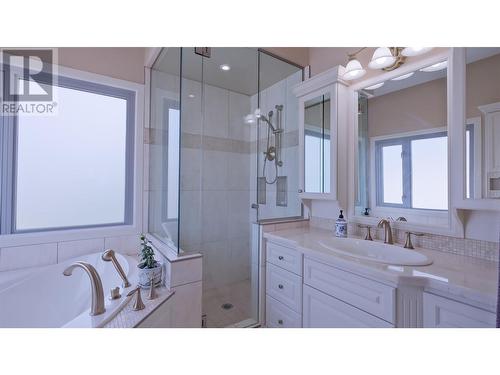 250 Marina Way Unit# 804, Penticton, BC - Indoor Photo Showing Bathroom