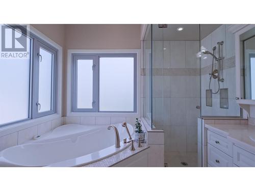 250 Marina Way Unit# 804, Penticton, BC - Indoor Photo Showing Bathroom