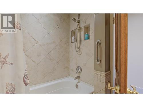 250 Marina Way Unit# 804, Penticton, BC - Indoor Photo Showing Bathroom