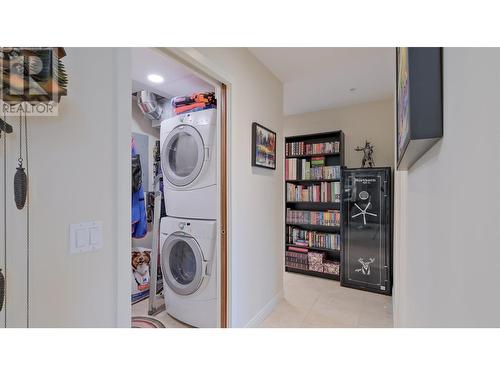 250 Marina Way Unit# 804, Penticton, BC - Indoor Photo Showing Laundry Room