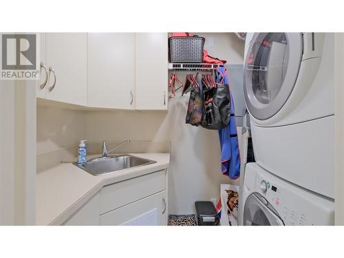 250 Marina Way Unit# 804, Penticton, BC - Indoor Photo Showing Laundry Room