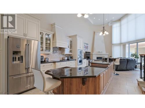 250 Marina Way Unit# 804, Penticton, BC - Indoor Photo Showing Kitchen