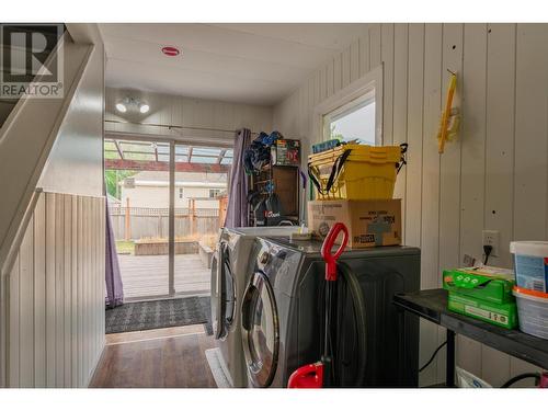 2162 Sixth  Avenue, Trail, BC - Indoor Photo Showing Laundry Room