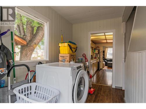 2162 Sixth  Avenue, Trail, BC - Indoor Photo Showing Laundry Room