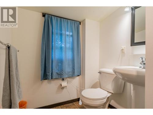 2162 Sixth  Avenue, Trail, BC - Indoor Photo Showing Bathroom