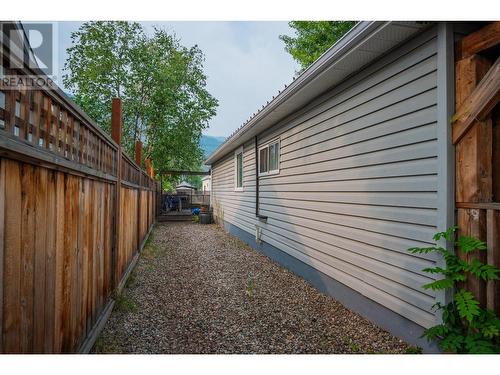 2162 Sixth  Avenue, Trail, BC - Outdoor With Exterior