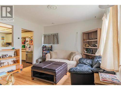 2162 Sixth  Avenue, Trail, BC - Indoor Photo Showing Living Room