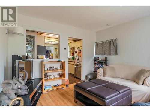 2162 Sixth  Avenue, Trail, BC - Indoor Photo Showing Living Room