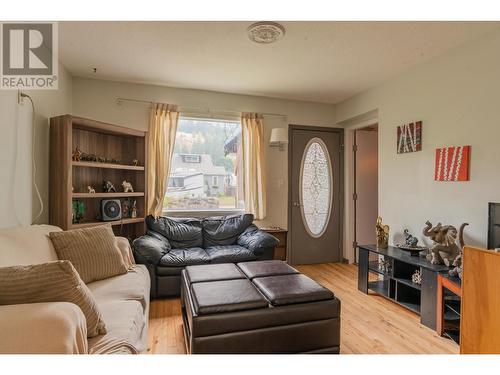 2162 Sixth  Avenue, Trail, BC - Indoor Photo Showing Living Room