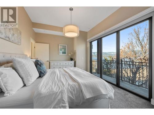 3756 Lakeshore Road Unit# 18, Kelowna, BC - Indoor Photo Showing Bedroom