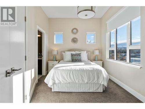 3756 Lakeshore Road Unit# 18, Kelowna, BC - Indoor Photo Showing Bedroom