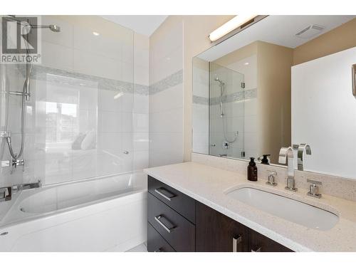 3756 Lakeshore Road Unit# 18, Kelowna, BC - Indoor Photo Showing Bathroom