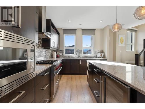 3756 Lakeshore Road Unit# 18, Kelowna, BC - Indoor Photo Showing Kitchen With Upgraded Kitchen