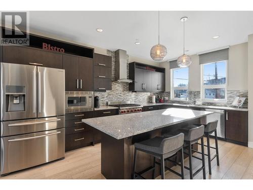 3756 Lakeshore Road Unit# 18, Kelowna, BC - Indoor Photo Showing Kitchen With Upgraded Kitchen