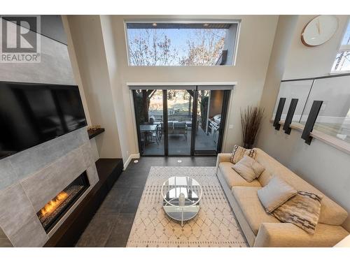 3756 Lakeshore Road Unit# 18, Kelowna, BC - Indoor With Fireplace