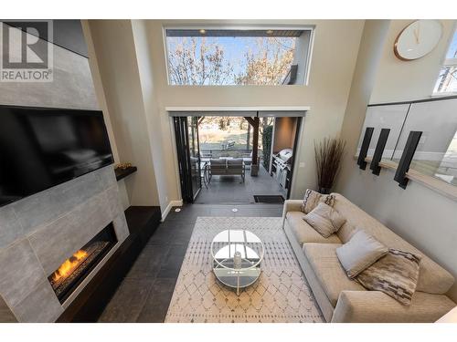 3756 Lakeshore Road Unit# 18, Kelowna, BC - Indoor With Fireplace