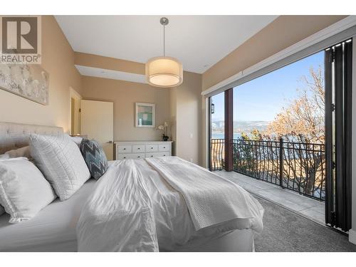 3756 Lakeshore Road Unit# 18, Kelowna, BC - Indoor Photo Showing Bedroom